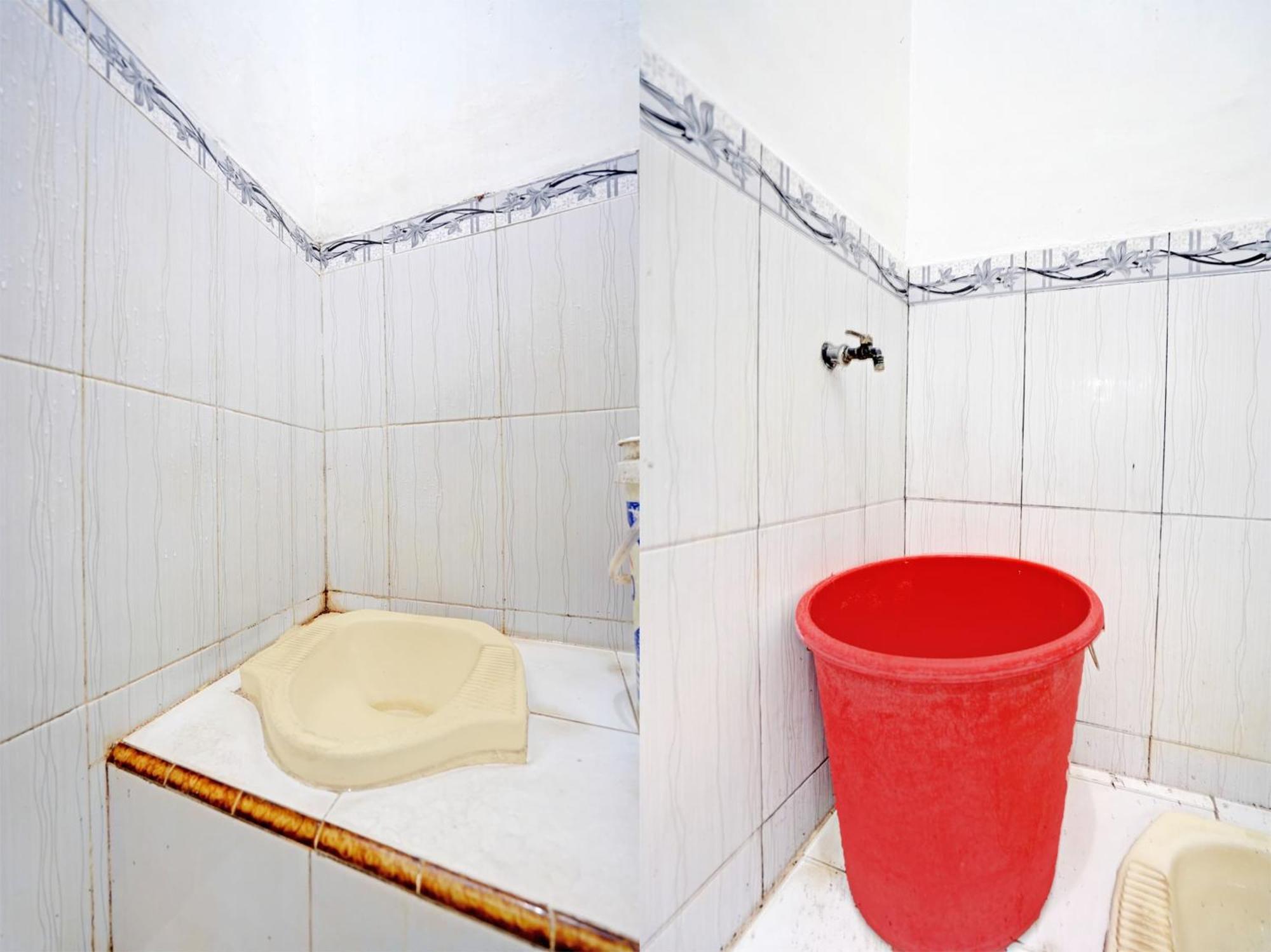 Готель Oyo Life 92937 Kost Putri Sarkara Syariah Баньювангі Екстер'єр фото